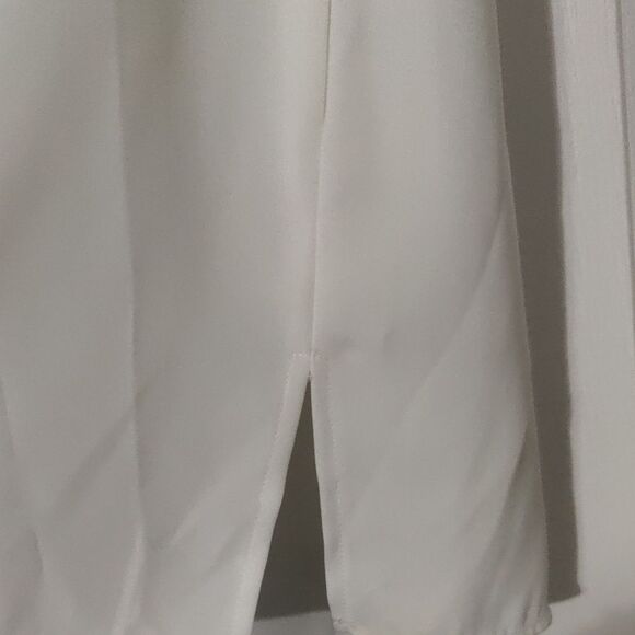 White Sleeveless Top - Picture 8 of 10